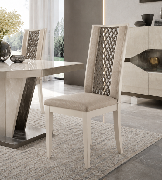 Elegant fabric dining chair with cushioned seat – Italian design for modern dining rooms

