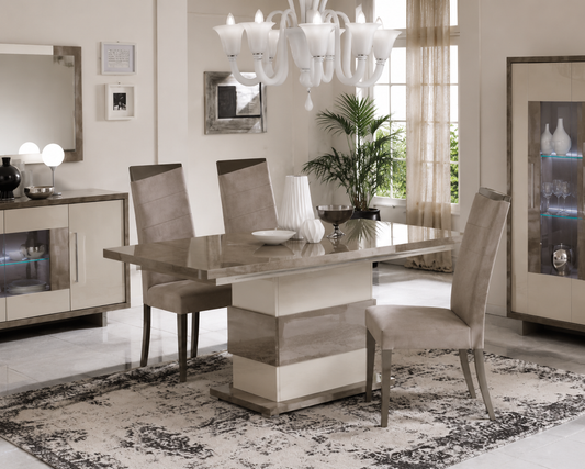 Extending dining table with versatile Italian design – spacious for family gatherings
